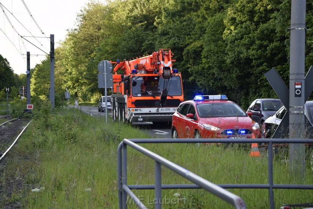 TLF 4 umgestuerzt Koeln Bocklemuend Ollenhauer Ring Militaerringstr P054.JPG - Miklos Laubert